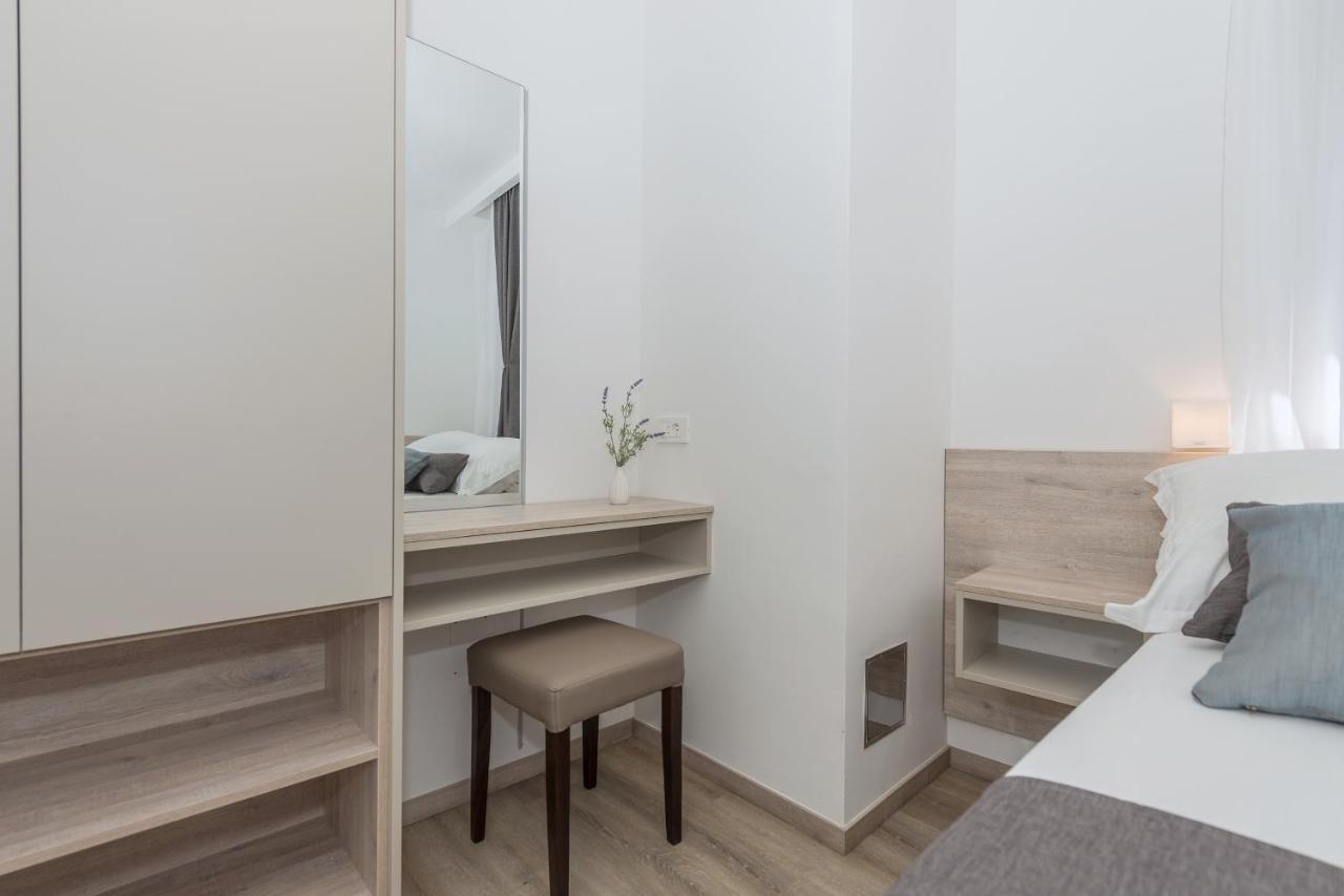 Apartments By The Sea Makarska - 19134 מראה חיצוני תמונה
